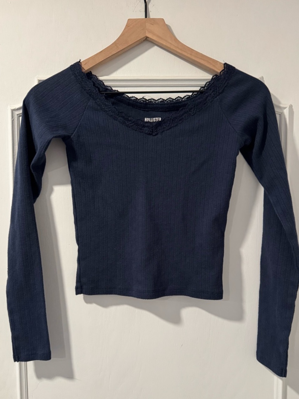 Hollister Long Sleeve Lace Trim V-Neck Navy Blue T-shirt - Size XS